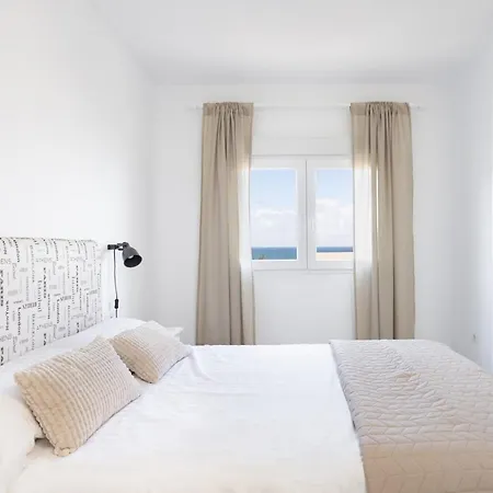 Home2book Bright Sea Views, 아파트 바하마르