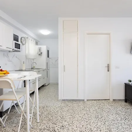 Apartment Home2book Bright Sea Views,