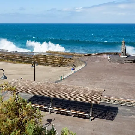 Apartment Home2book Bright Sea Views,